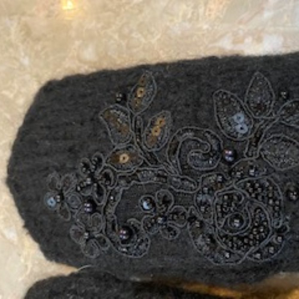 New Black sequin embroidered mittens